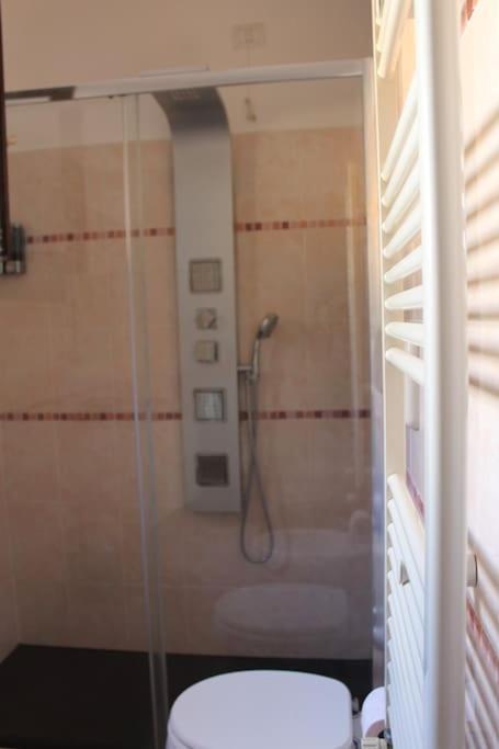 The Garden House Fco, Self Check In And Free Private Parking Apartment ฟิวมิชีโน ภายนอก รูปภาพ