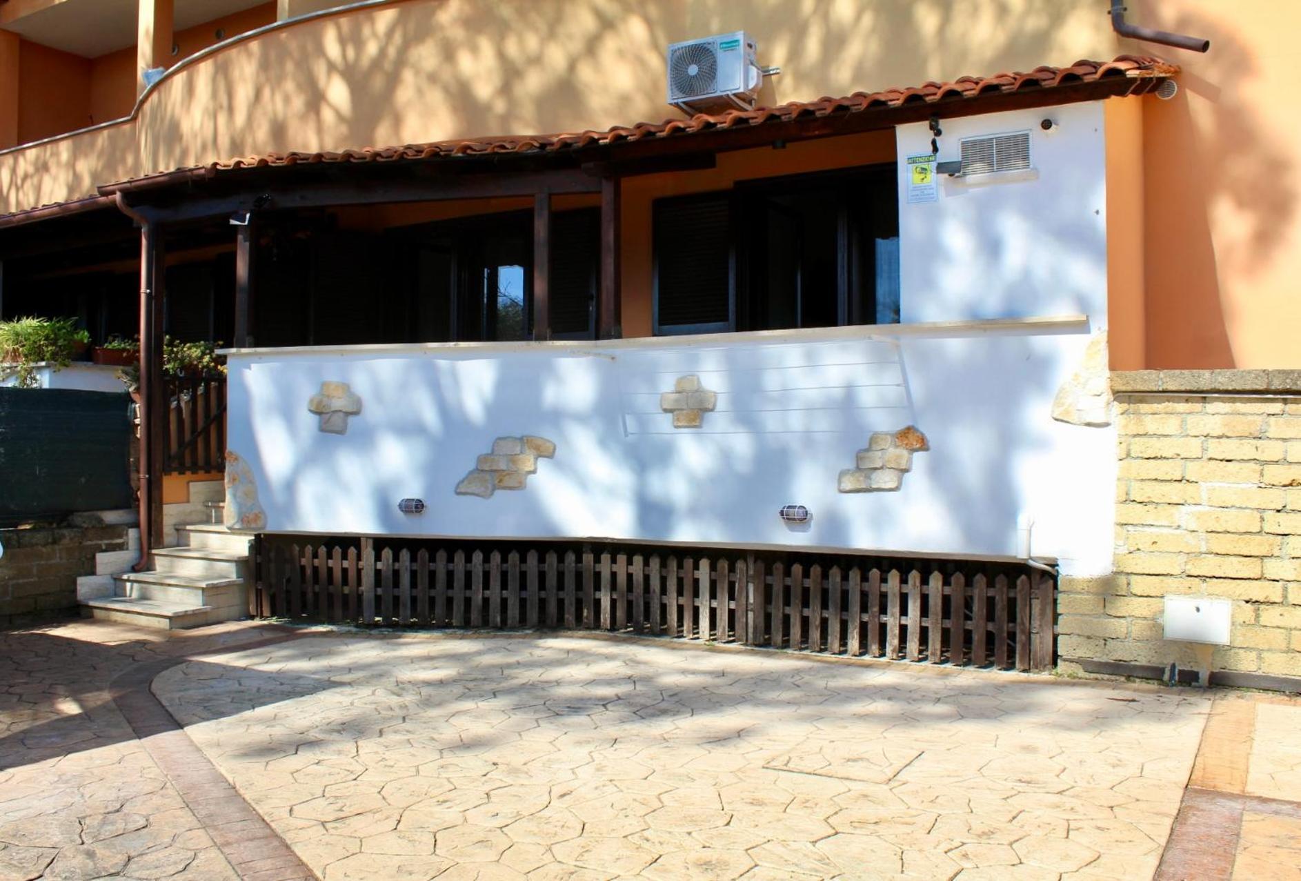 The Garden House Fco, Self Check In And Free Private Parking Apartment ฟิวมิชีโน ภายนอก รูปภาพ